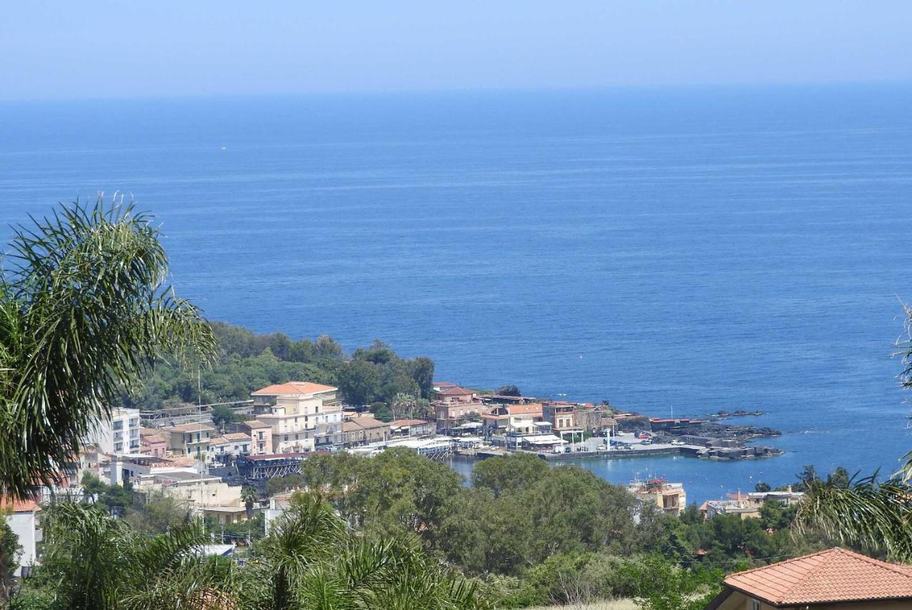 Mansarda Sul Mare Dei Ciclopi Lägenhet Aci Trezza Exteriör bild